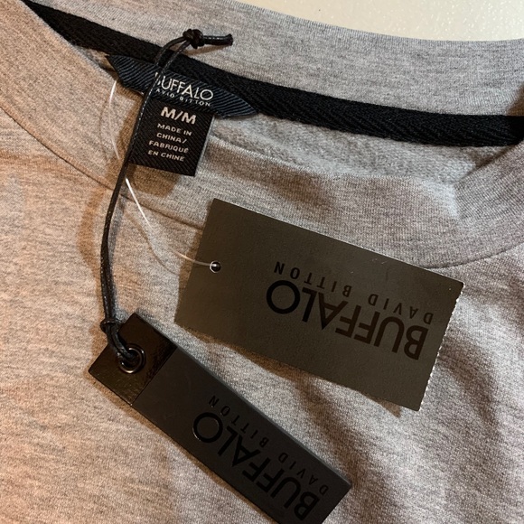 Grey long tee shirt with yellow stripes on sleeve - Picture 3 of 3